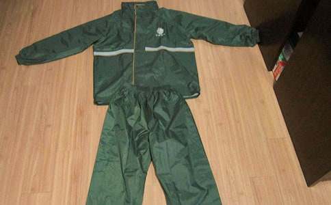 《充气雨衣》最新教案板书设计