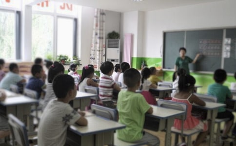 《掌声》教学设计