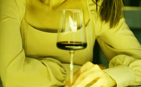 梦见酒杯是什么意思