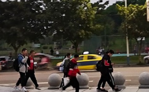 ��ѧ�����и���ƽ����������800��