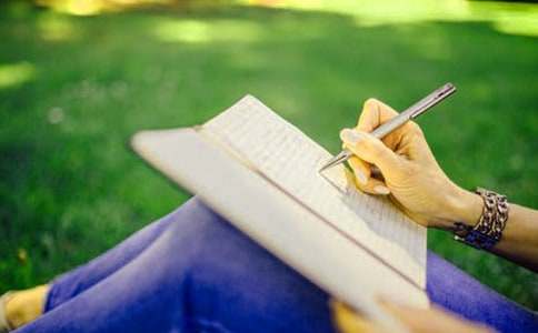 ����Ƕ���г�������700��(����15ƪ)