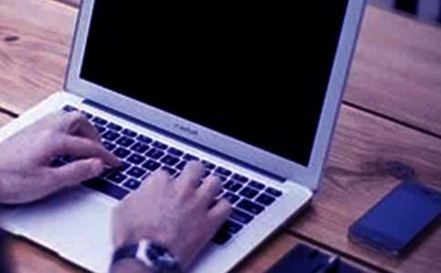 ����ף����