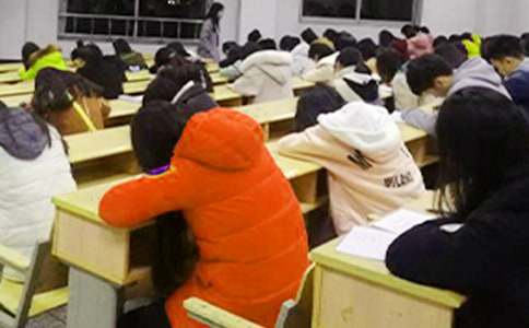 ���ر������꼶���п���������ƪ