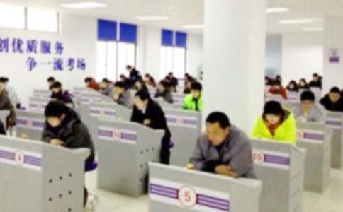 2016����ѧ�ڱ�ս���п��Ժڰ屨�������