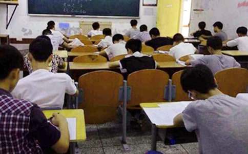 �������꼶���п�������300�ֻ��8ƪ