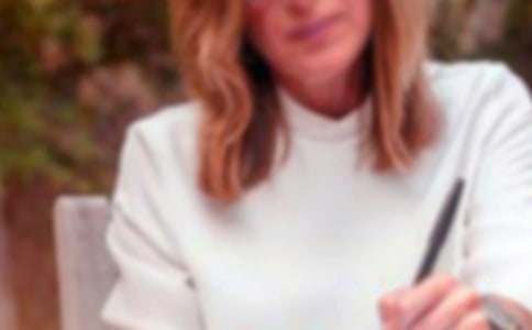 ����Ů����־������