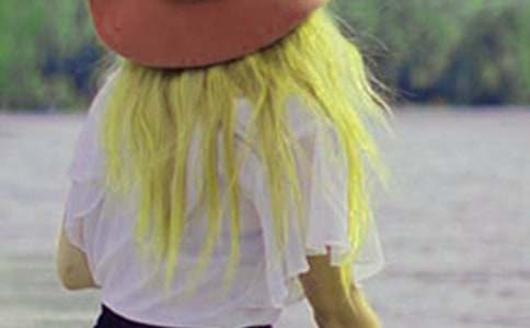 Ů���˸���־����ǩ��