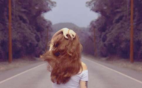 Ů����־���£����������þ��£�