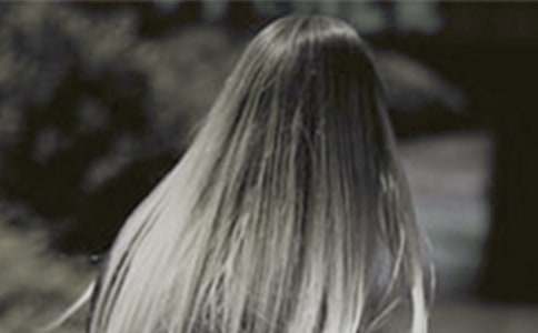 �Ŵ�Ů��ʫ��