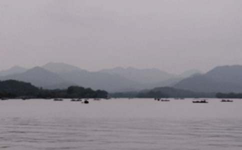 【热门】四年级西湖作文300字汇总6篇