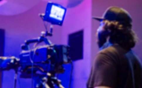 �ഺ��־���Ӿ硶���ǵ�����ʱ������Ա��