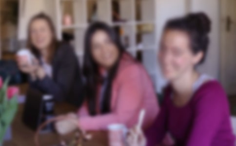 �ѻ鸾Ů�μ����˻�����ʲô��˼