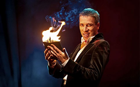 �������Ǹ�ħ��ʦ����ѧ��˼