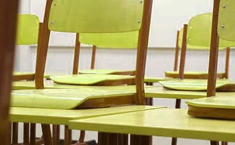 �ж�ĸУ���꼶����750��