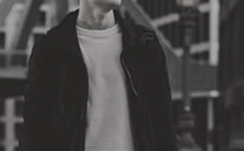 关于古代男子的外貌描写