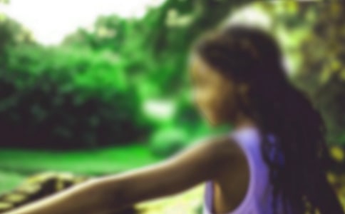 形容女孩快哭的句子