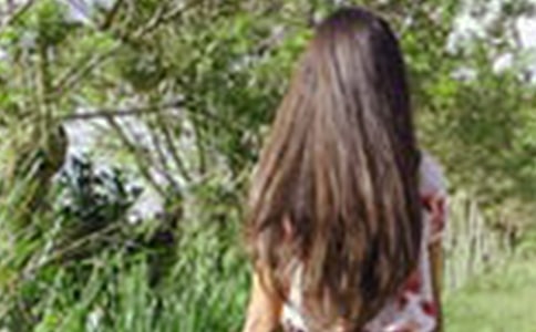 ����Ů����־ǩ��