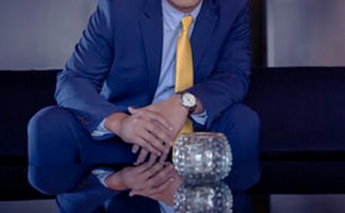 ��ҵ��ʷ�����ķܶ�����