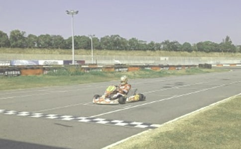 赛车与洋娃娃的故事