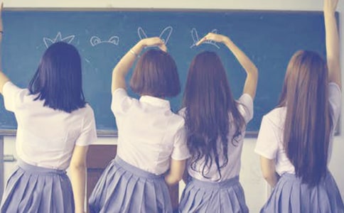 ͬѧ������´Ƿ��Ը巶��