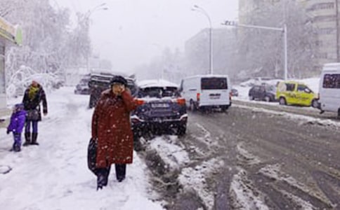 有关描写冬天下雪的好词好句