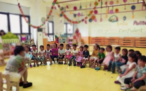 �׶�԰�аཡ���̰���¶�ݵ�΢Ц��